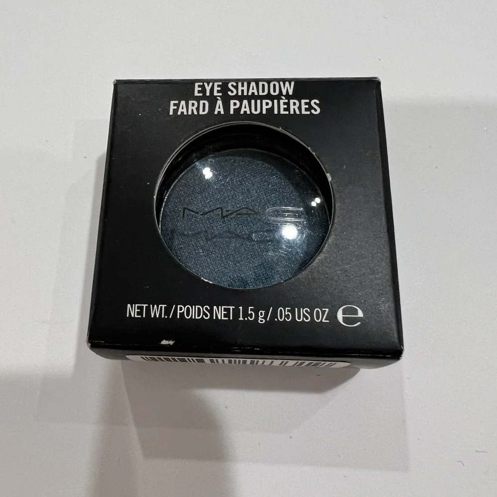 MAC Cosmetics Strike a Pose teal blue eyeshadow New in Box *rare*
